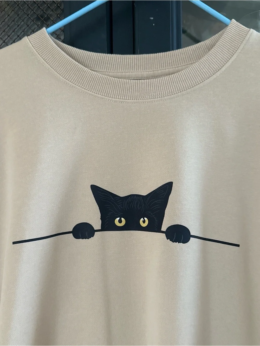 🫐 2/&25 DEAL - Beige Cat Peekaboo Sweatshirt - Cute Black Cat Graphic